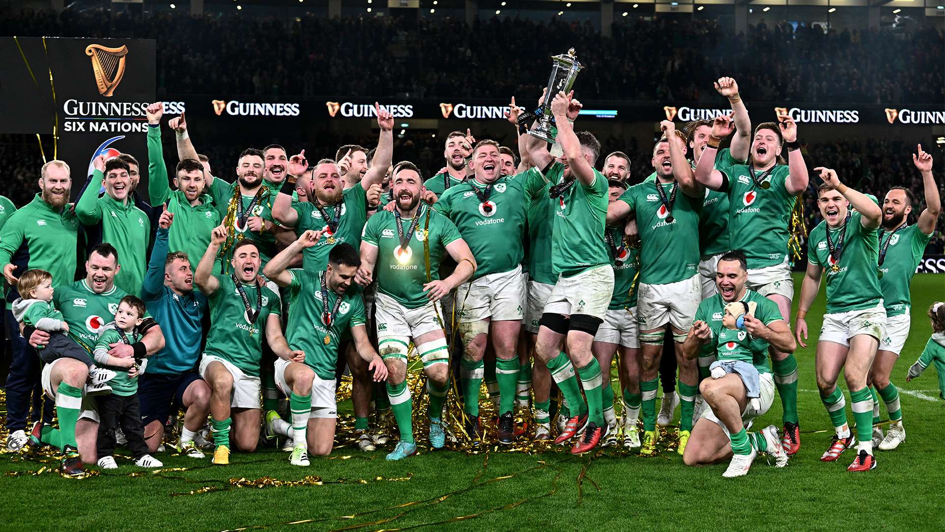 映其在场上 映其在场上